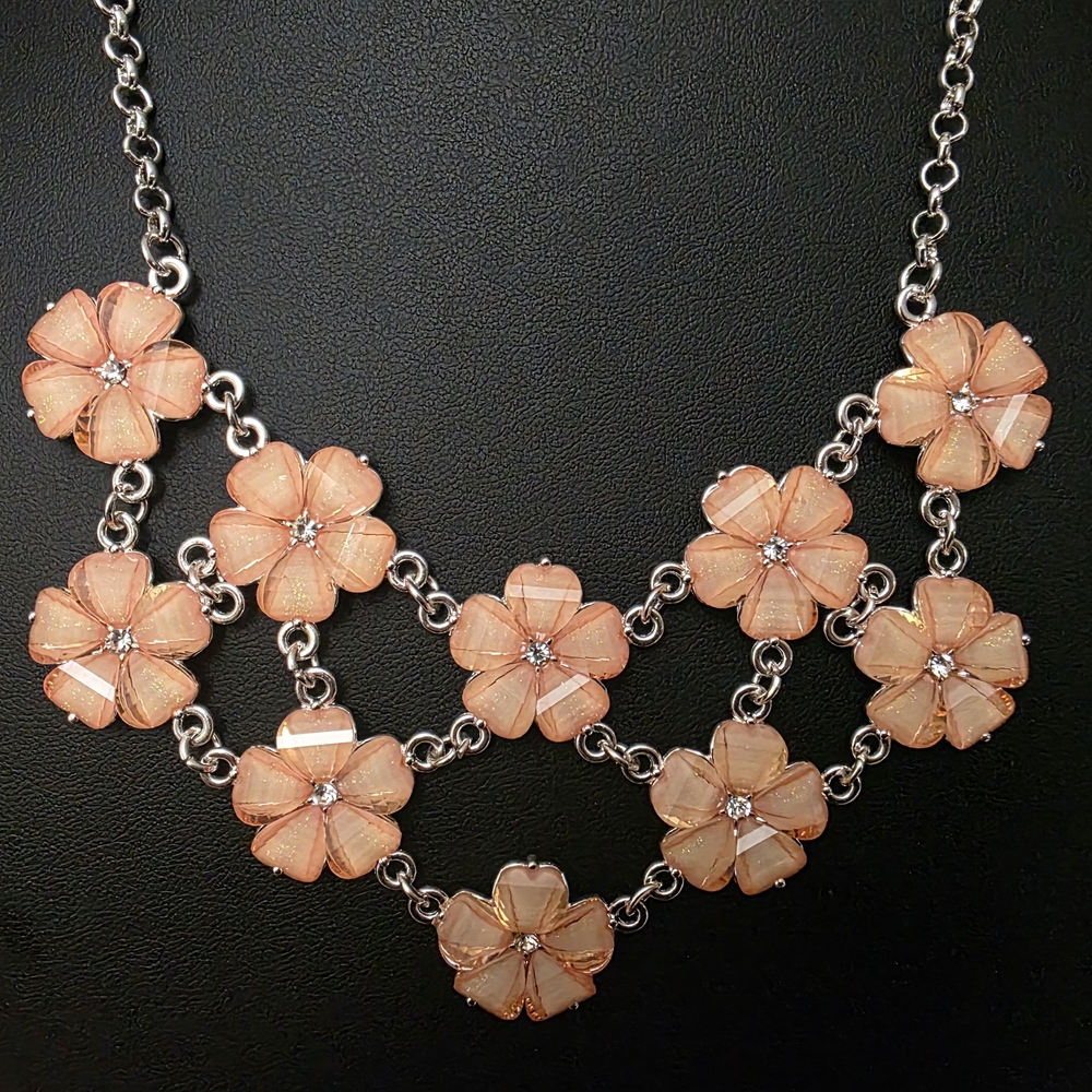 Chic Blossom Necklace with Peach Flowers. Matchig Earrings. Fsshion Pieces.